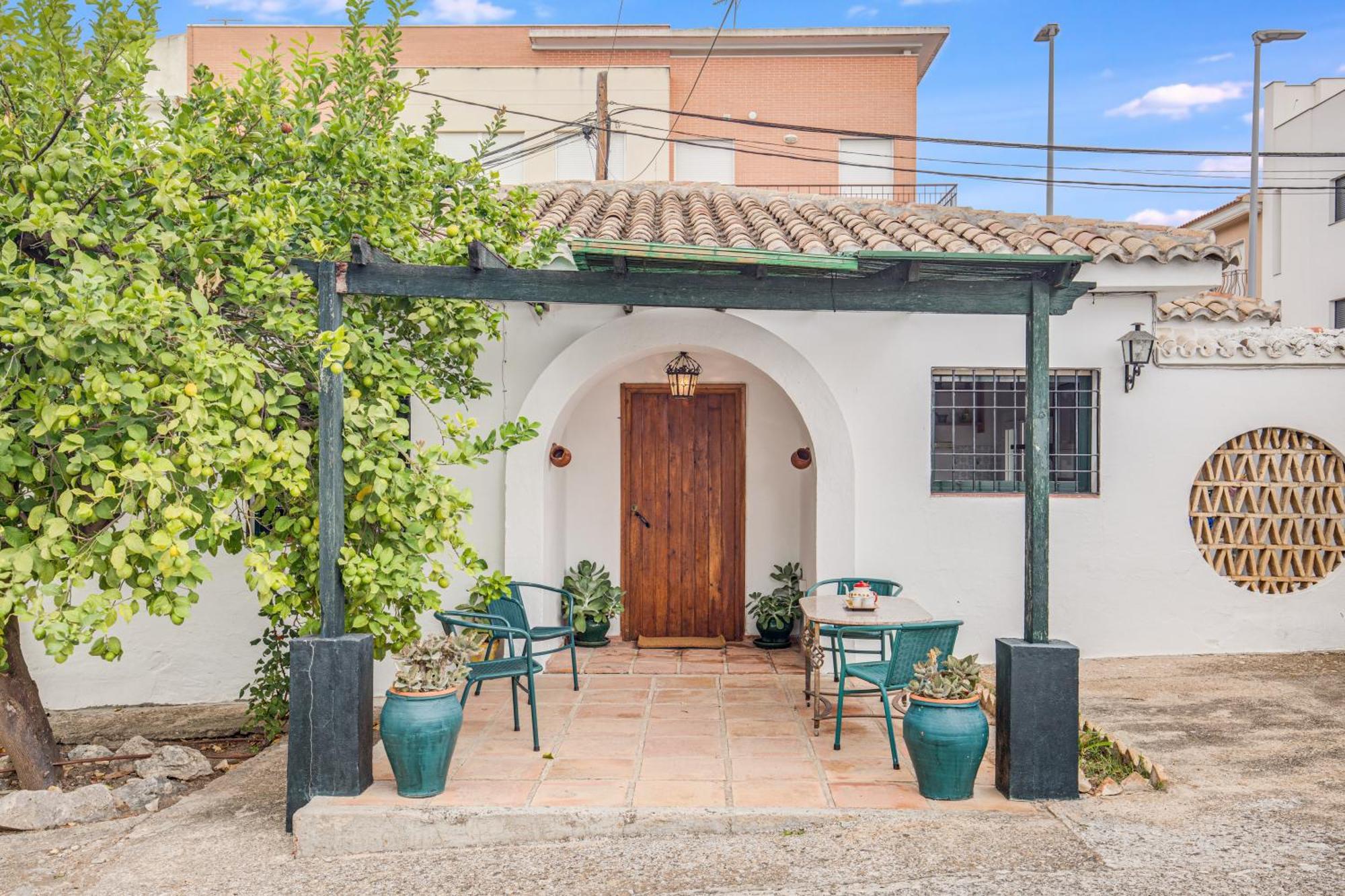באנה -Iponubahomes- Centrica Casa Con Jardin Y Chimenea מראה חיצוני תמונה